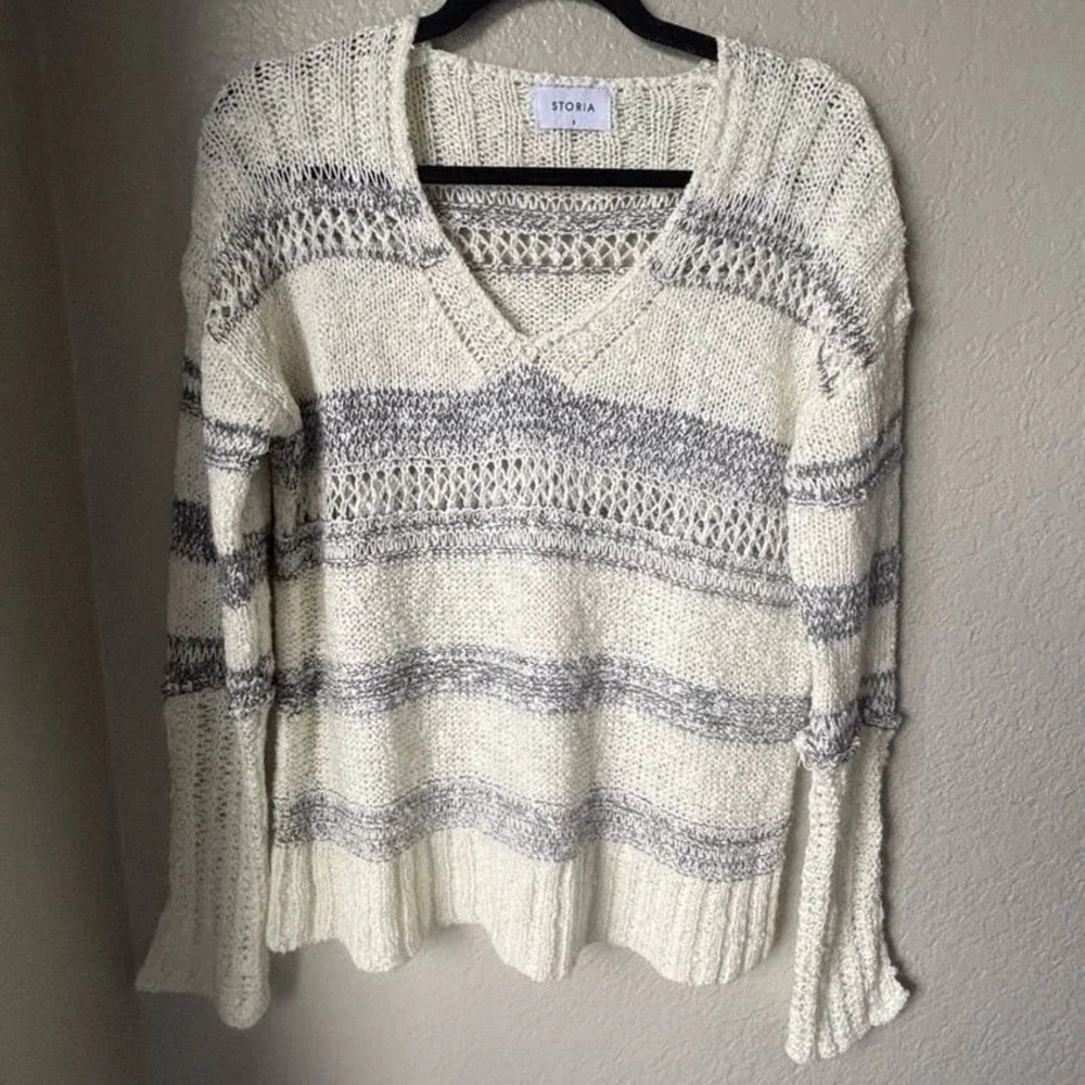 Storia  cream and gray Anthropology Sweater Size Small‎